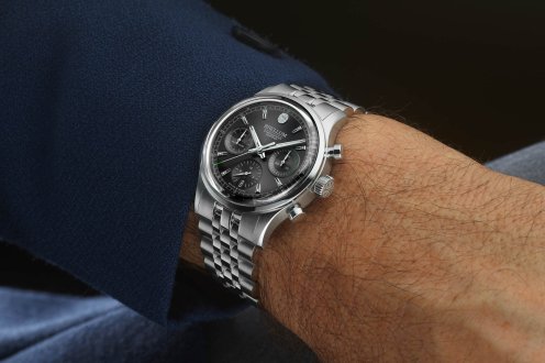 Brellum Duobox 39 with anthracite dial on wrist